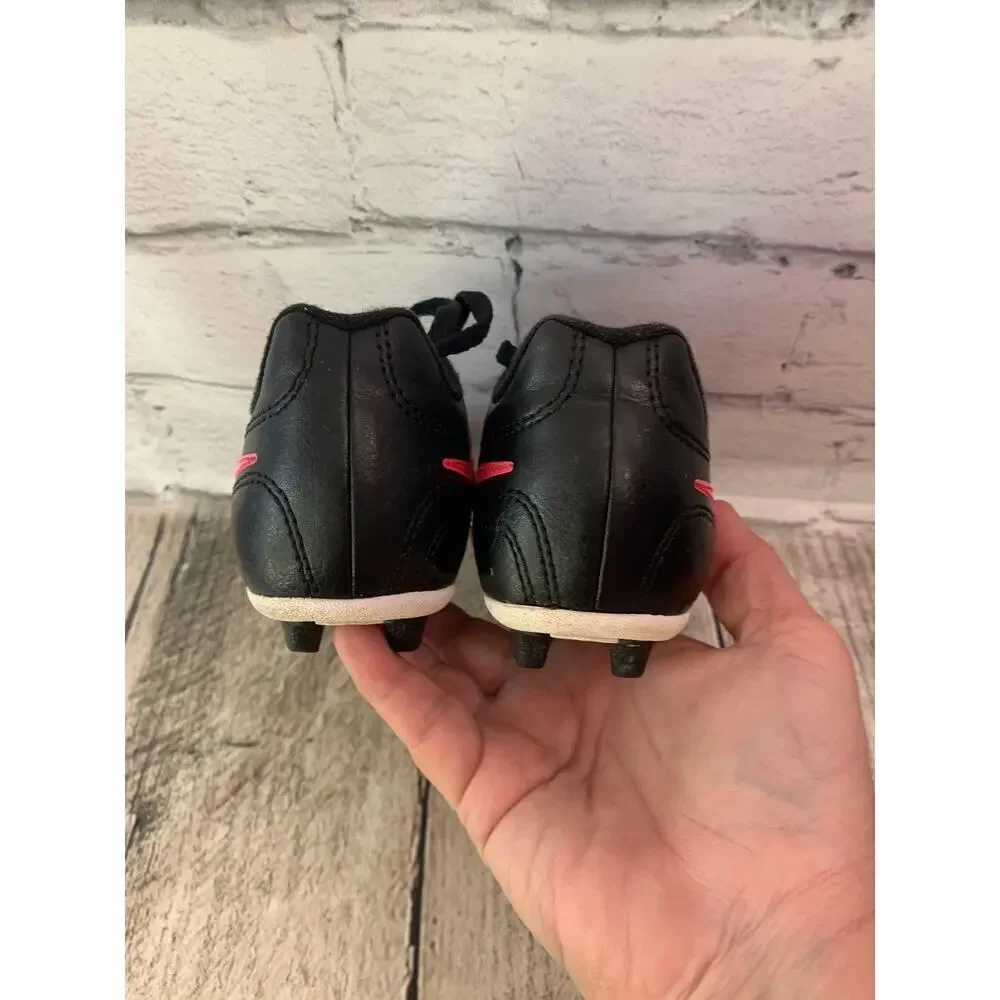 NIKE Girl's Black/Pink Soccer Cleats / Size: 10C